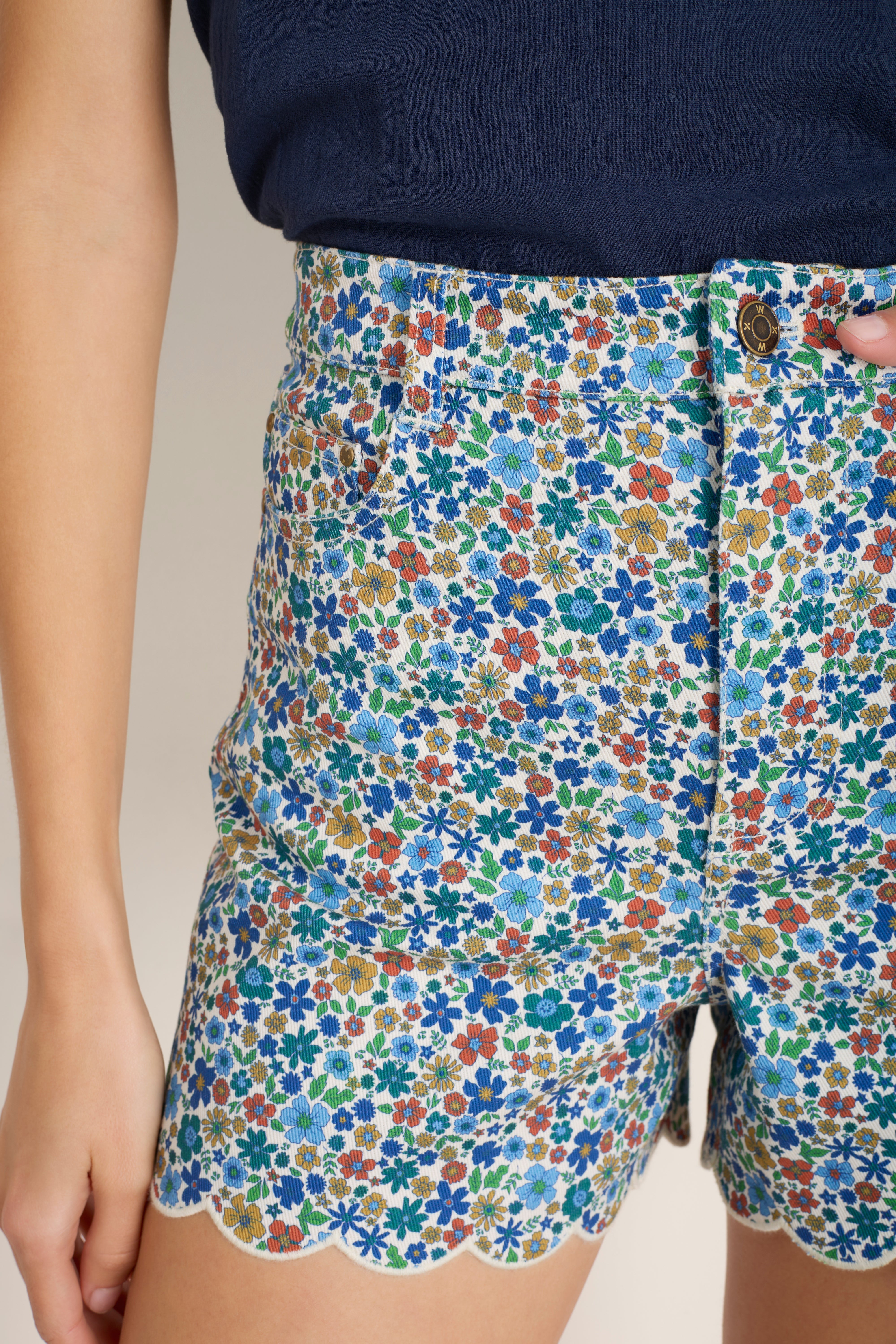 Ruby Scallop Short - Multi Meadow Garden