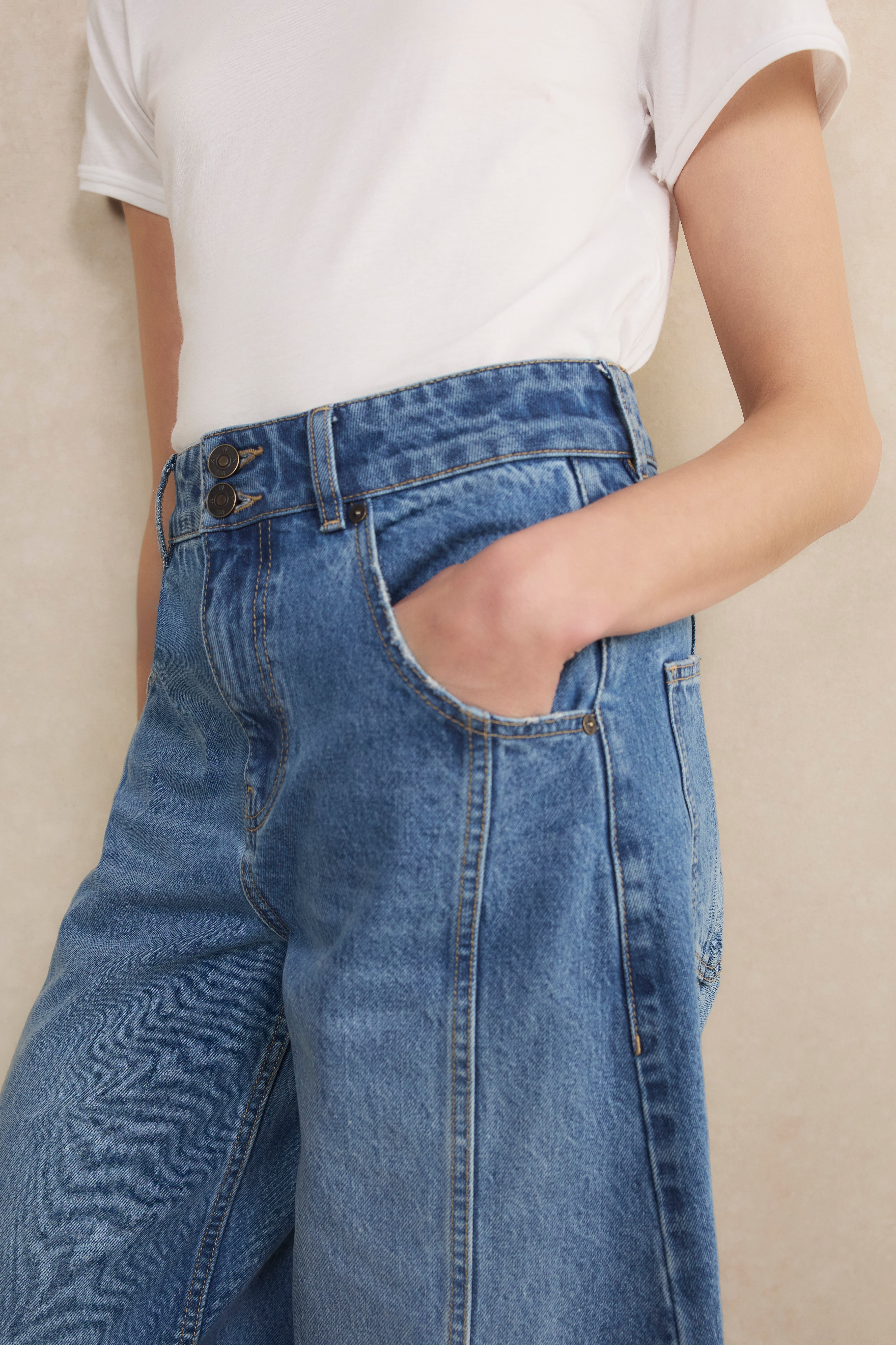 Ginny Seam Detail Barrel Jean - Mid Wash